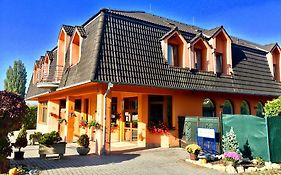 Hotel Senica